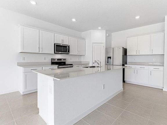 3rd image of 6988 SW 90th Ln