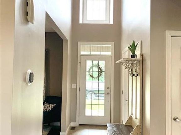2nd image of 2589 Bradley Ct