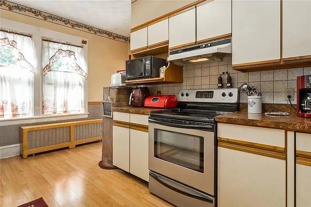 2 bed, $900 — Photo 2