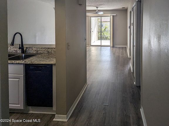 3rd image of 3105 Sir Hamilton Cir #3105