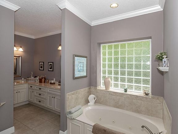 5th image of 185 Fonseca Dr