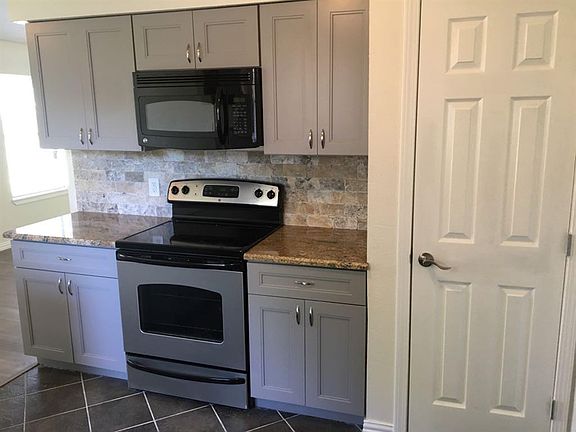 5th image of 310 Windward Dr