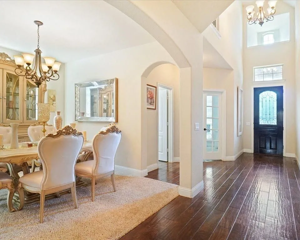 4 bed, 3.5 bath, 3470 sqft, $3,400 — Photo 2