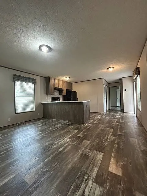 2 bed, 1.0 bath, $1,360 — Photo 2