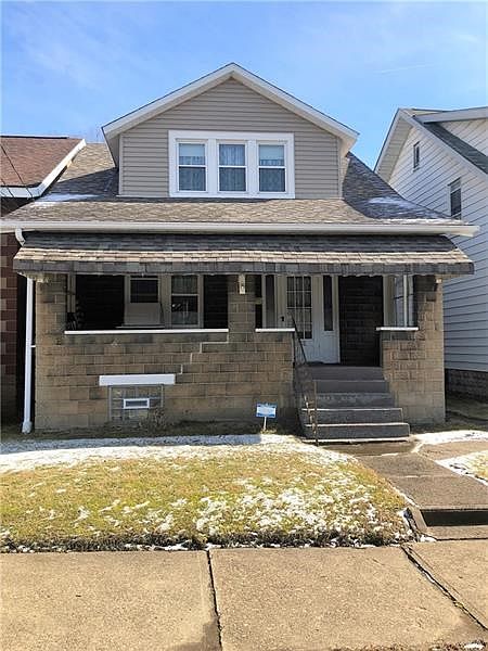 Welcome home to 1608 5th Ave