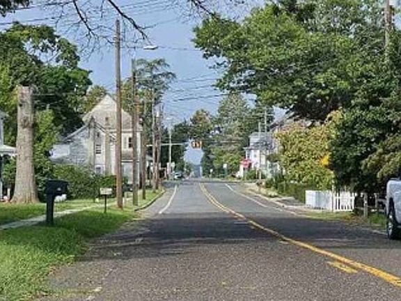 Exterior Neighborhood (street photo)
