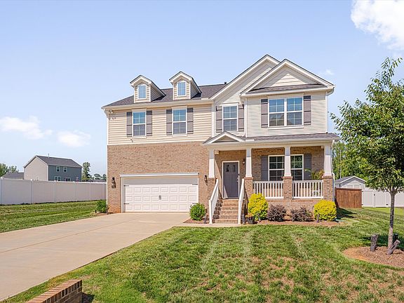 2nd image of 2202 Rosebank Way