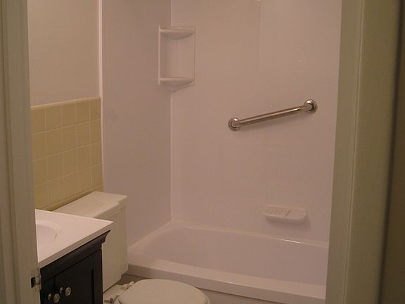 5th image of 400 Narragansett Pkwy APT Nc3