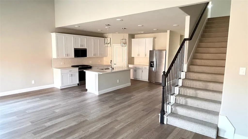 Building Photo - 600 Midnight Oak Dr #600