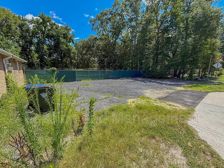 839 W Richardson Ave — Photo 9