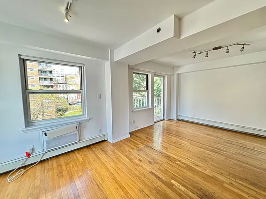 Rented by KNOCKKNOCK LLC | media 14