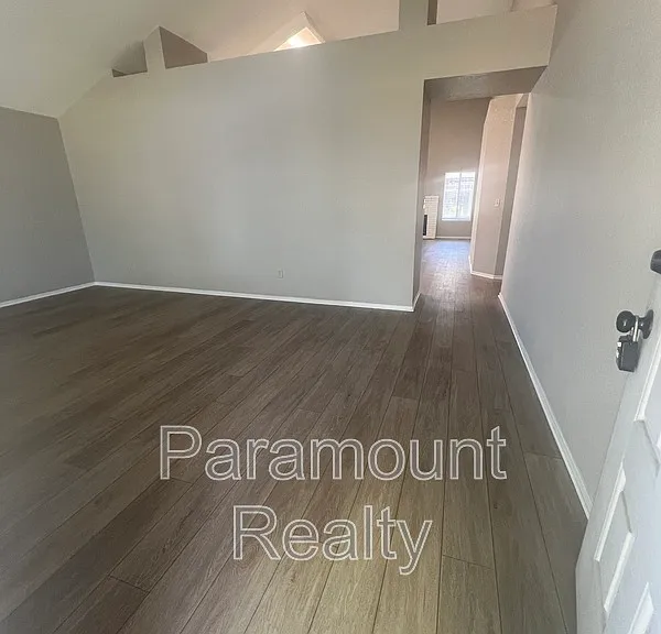 1230 Mohr Cir — Photo 4