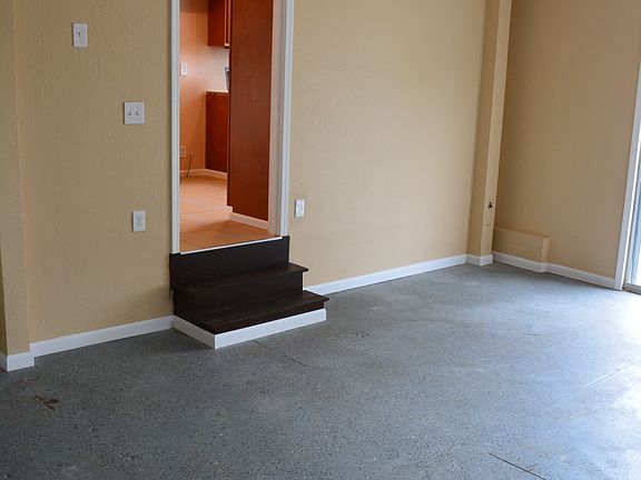5th image of 120 Wisteria Dr