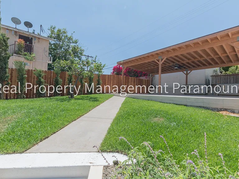 1867 S Redondo Blvd — Photo 52