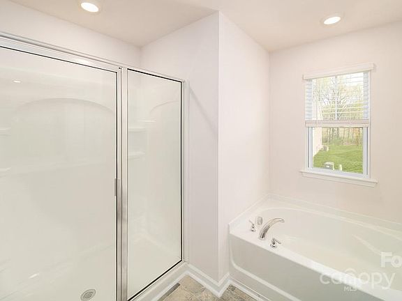 3rd image of 33 Farmwood Trl