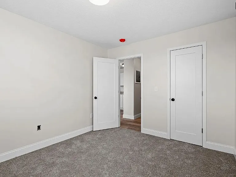Lawson Arms Apartments — Photo 6