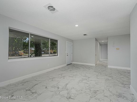 4th image of 135 Stephenson Dr
