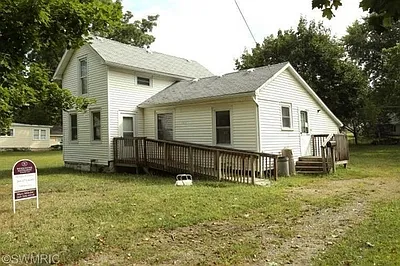 806 8th St photo 1