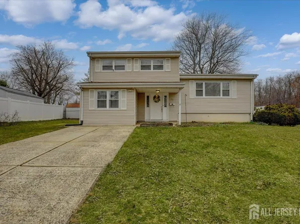 62 Stevens Ave, Old Bridge, NJ 08857