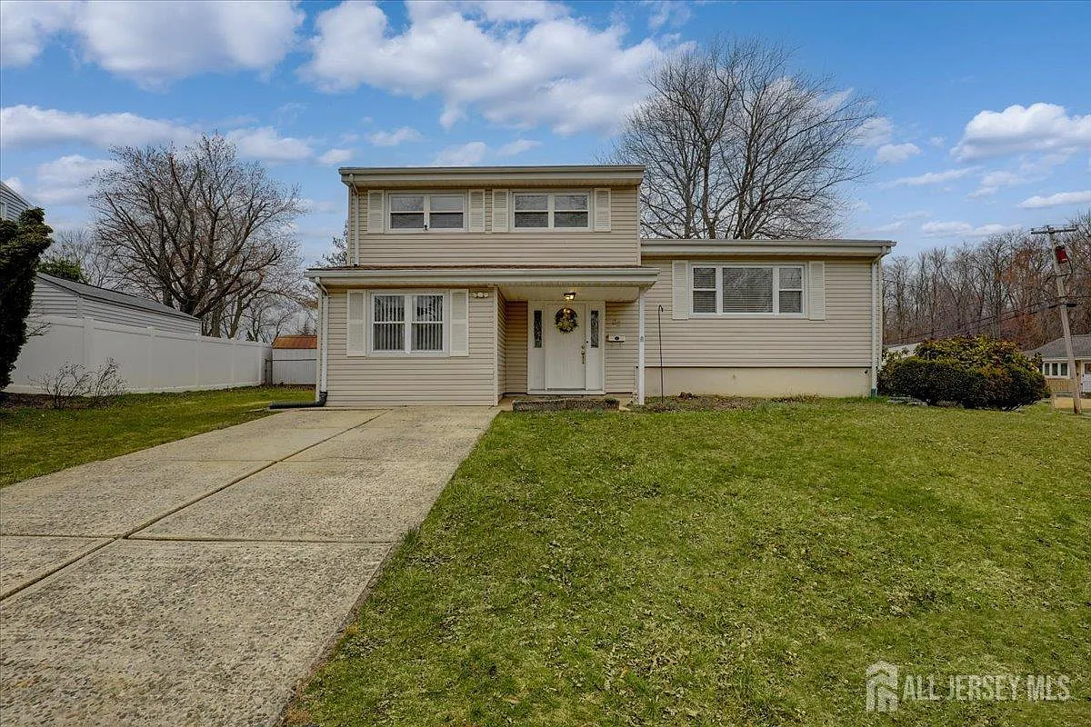 62 Stevens Ave photo 1