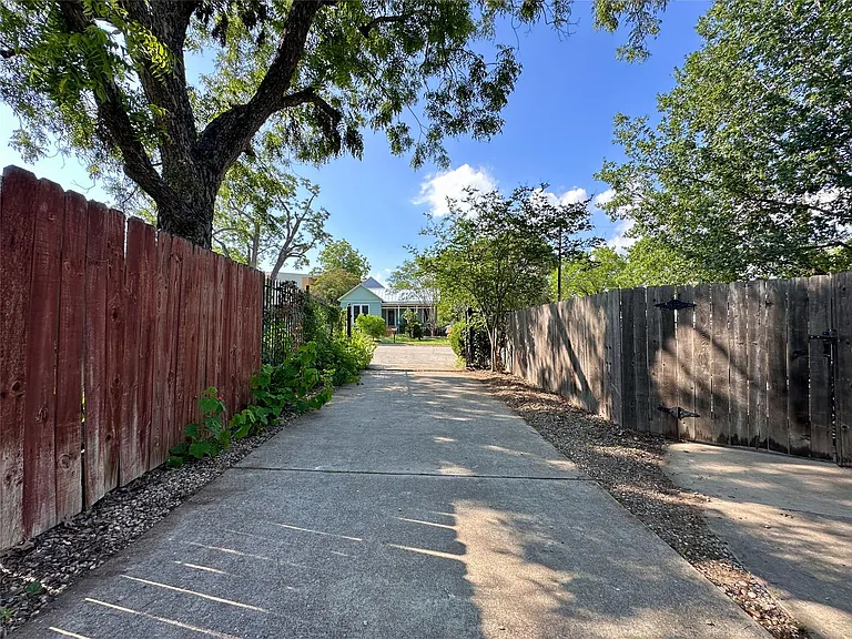 2103 E 16th St #ANNEX — Photo 22