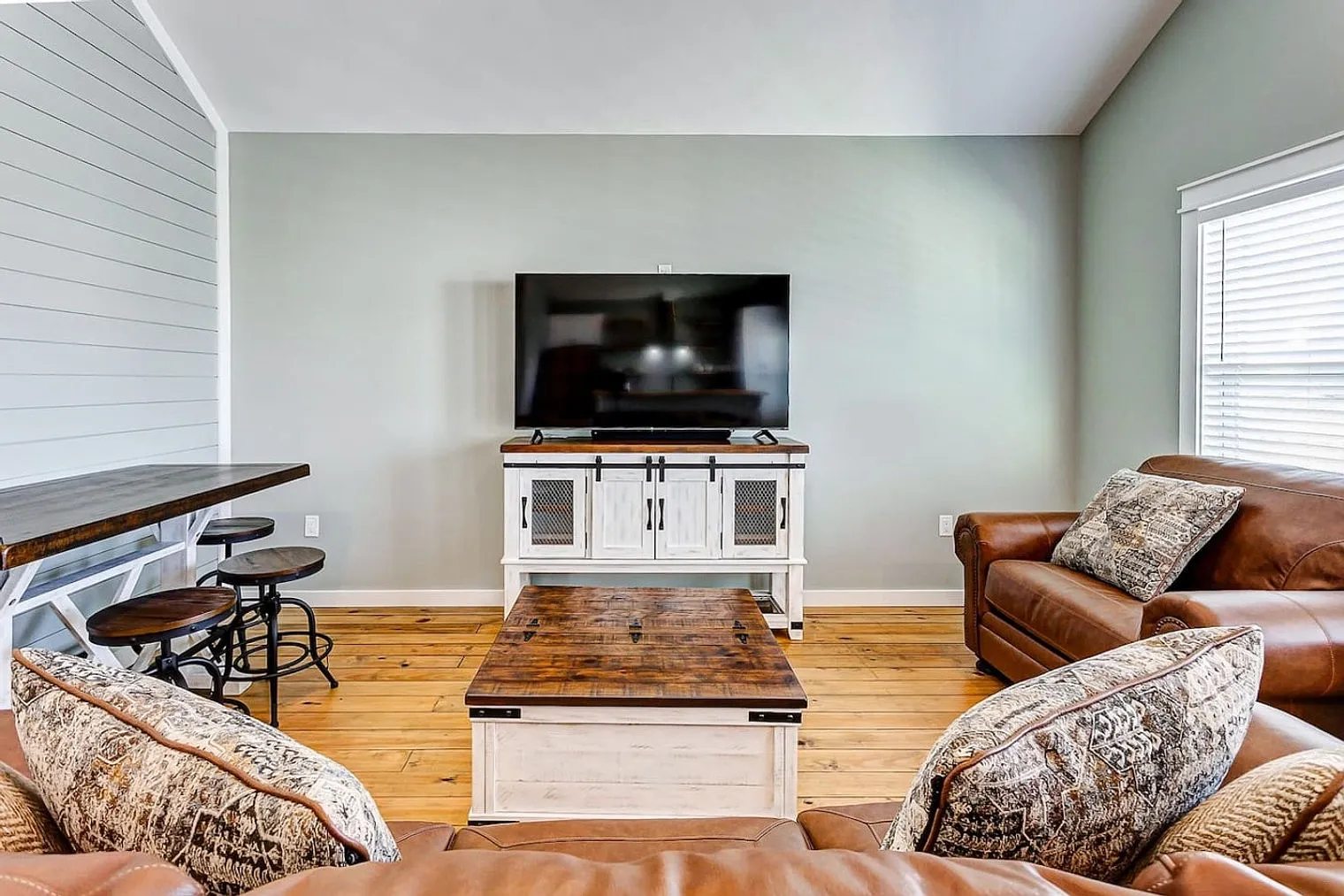 2 bed, 2.0 bath, 1097 sqft, $2,383 — Photo 3