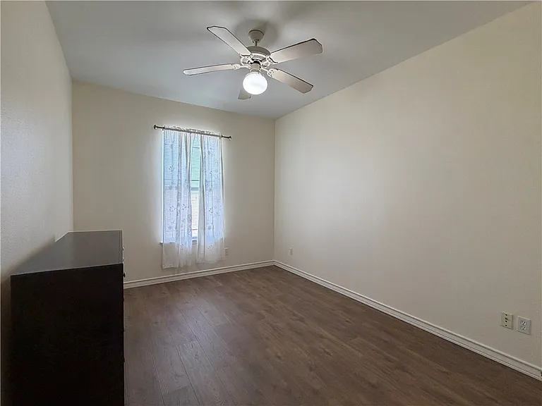 14901 Windward Dr — Photo 29