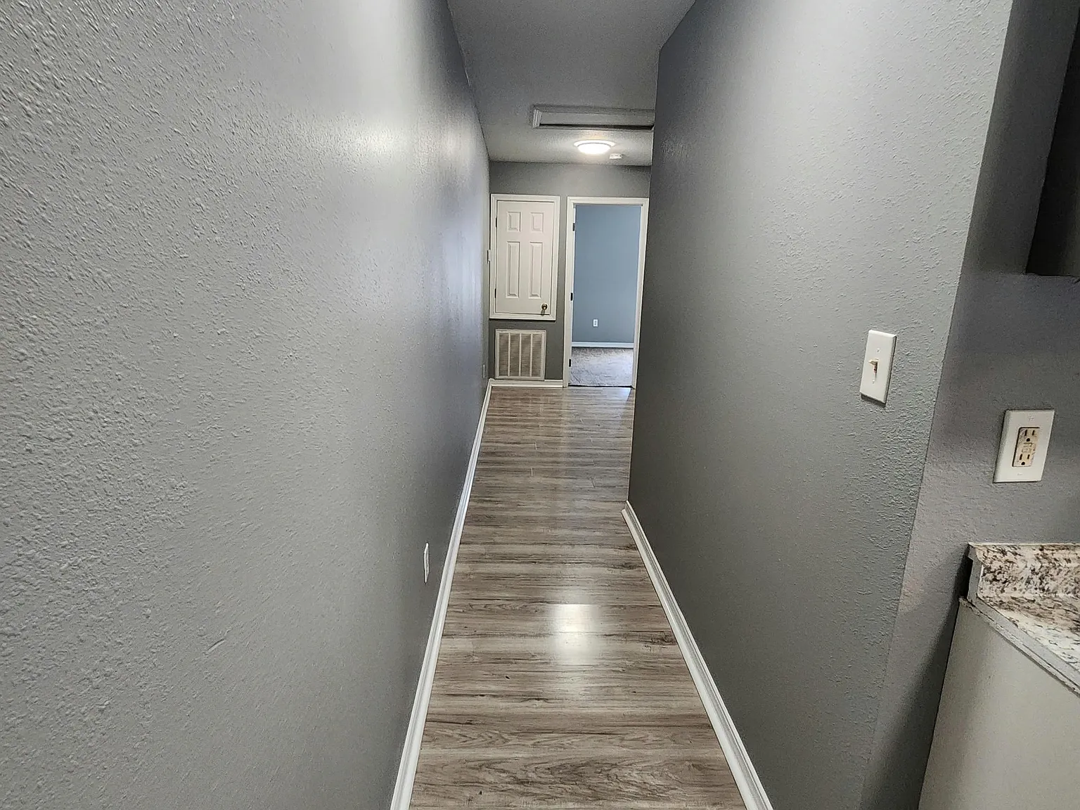 2 bed, $1,200 — Photo 2