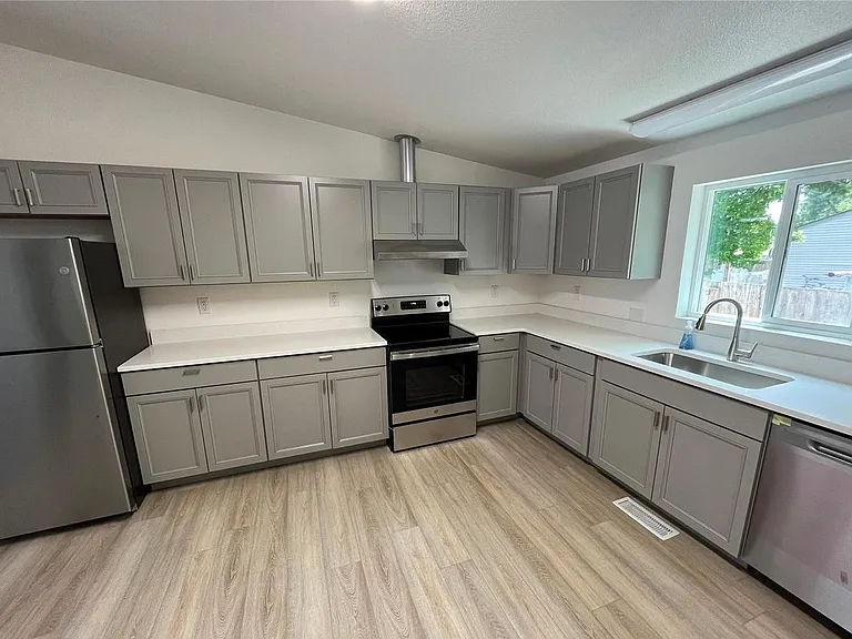 242 N Hooker St — Photo 12