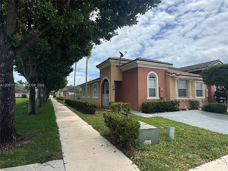 23703 SW 110th Pl #23703 — Photo 34