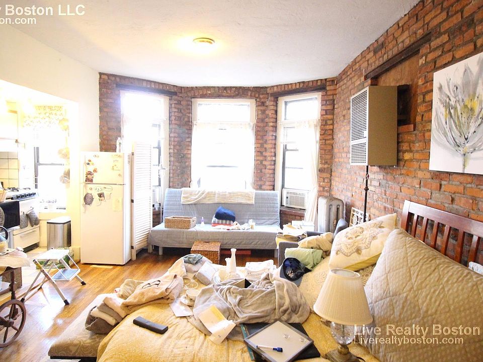 2nd image of 1427 Commonwealth Ave #6