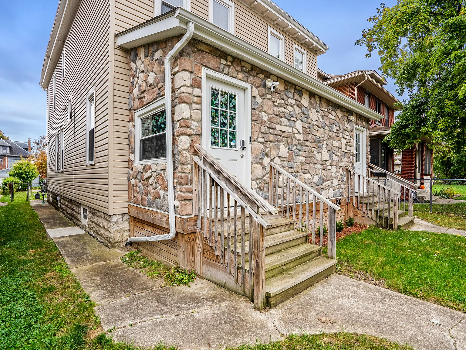 1547 Clifton Ave — Photo 2