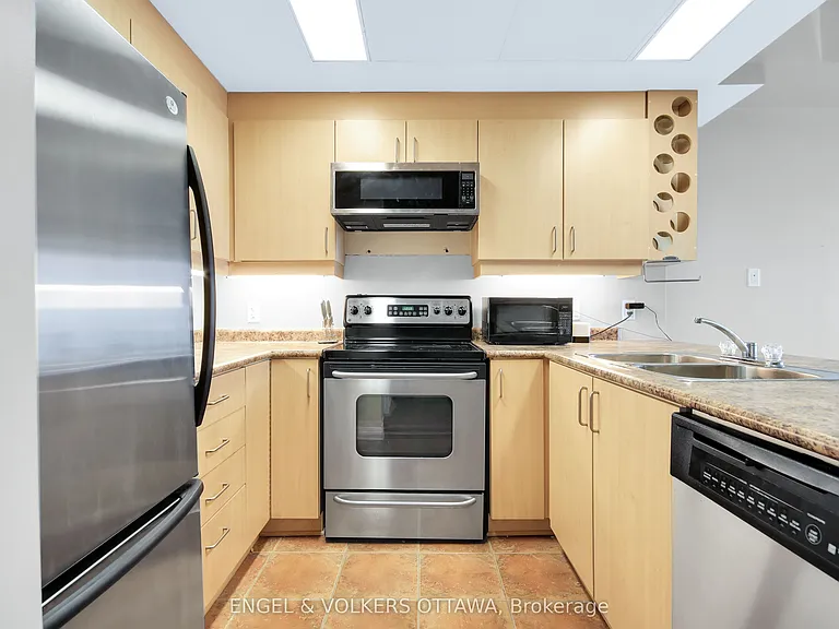 134 York St #607 — Photo 8