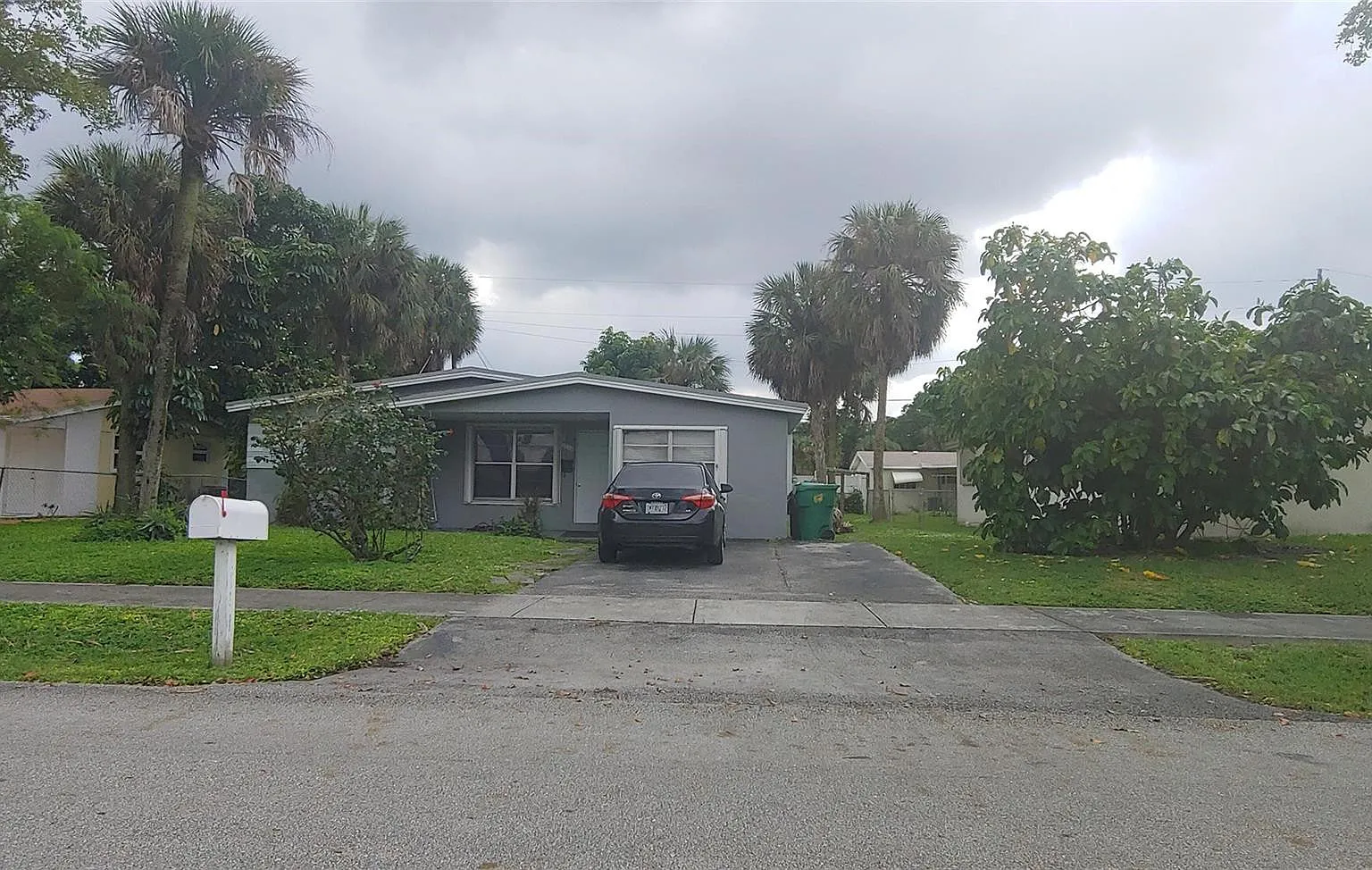 3 bed, 1.0 bath, 1241 sqft, $2,400 — Photo 4