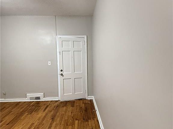 3rd image of 3548 E Main St #4