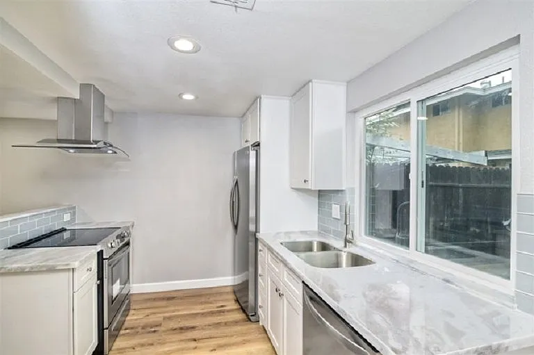 2520 Wanek Rd #B — Photo 6