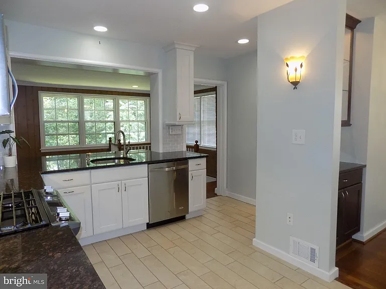 138 S Abingdon St — Photo 9