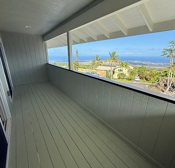 Spacious lanai for an eating area
