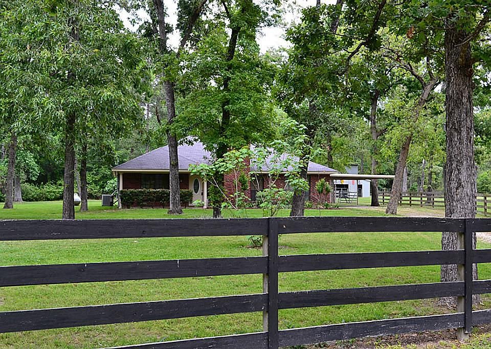3/2 , 2 acres in Montgomery 