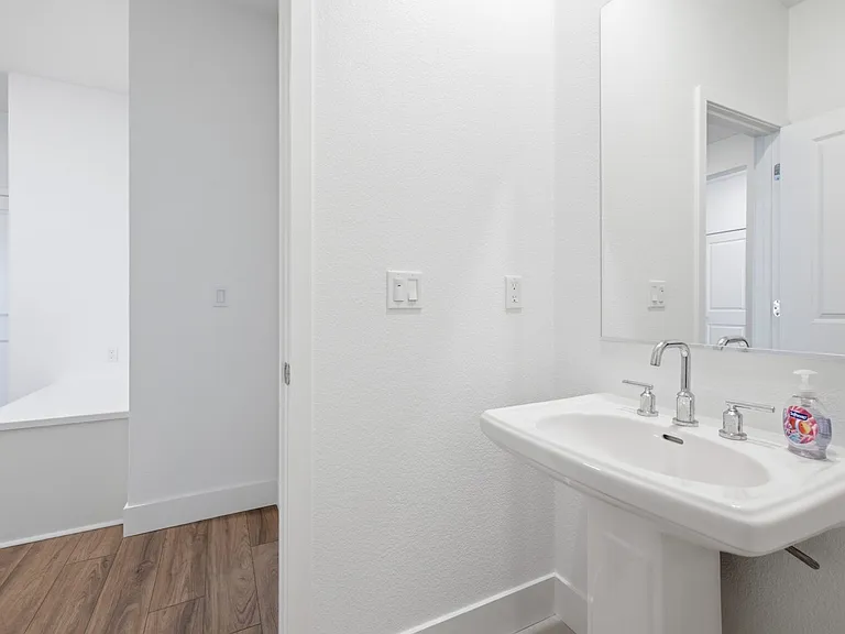 2681 Dashwood St — Photo 25