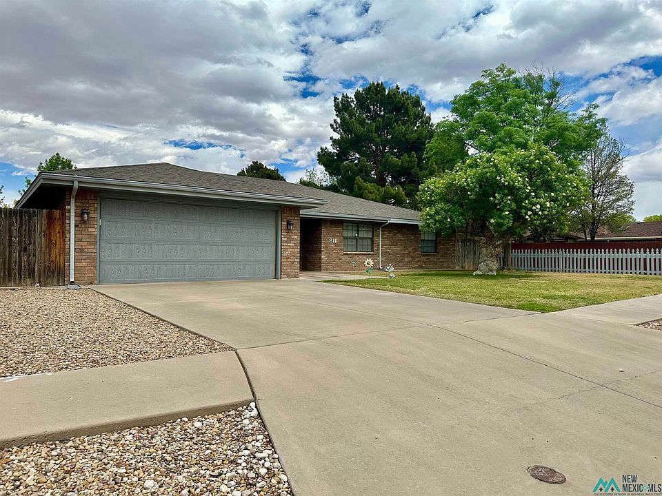 1st image of 811 Monterrey Dr