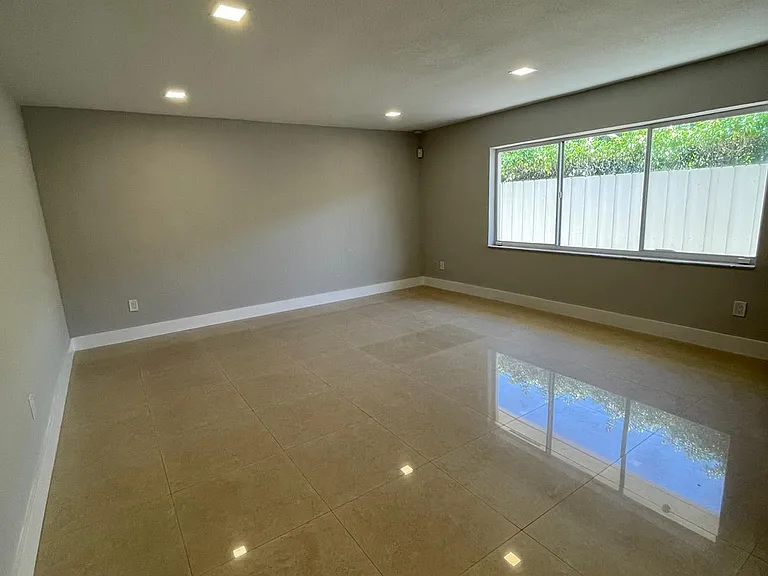 2137 SW 25th St — Photo 8