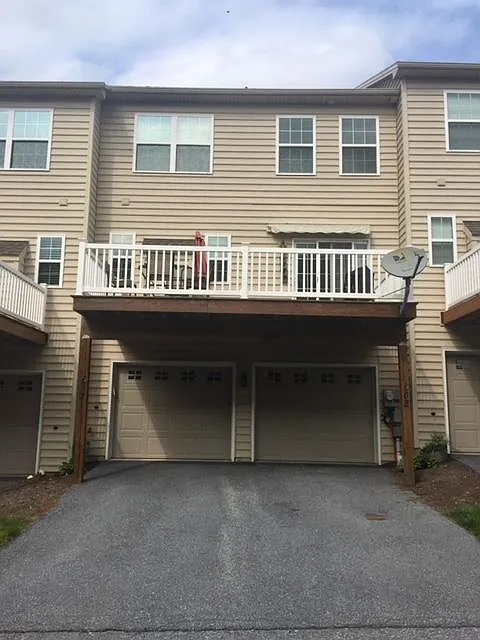 3 bed, 2.5 bath, 2400 sqft, $2,800 — Photo 4