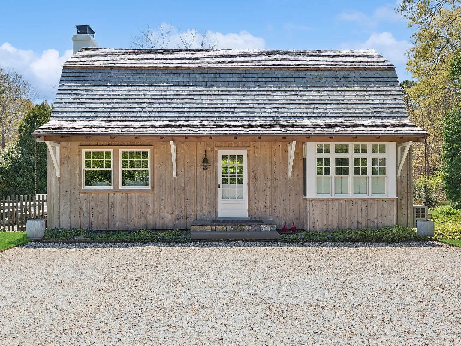 A Charming Sanctuary- Country Style- Wainscott — Photo 3