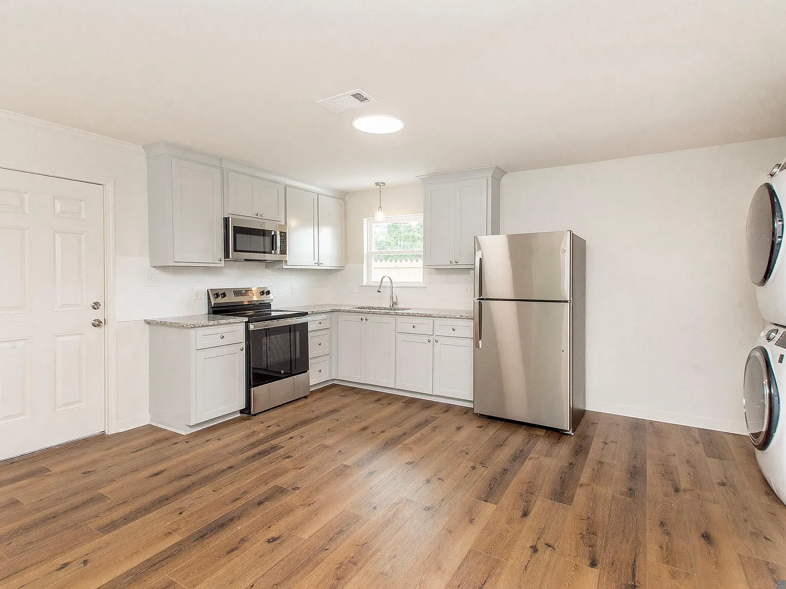 2 bed, 1005 sqft, $1,500 — Photo 3