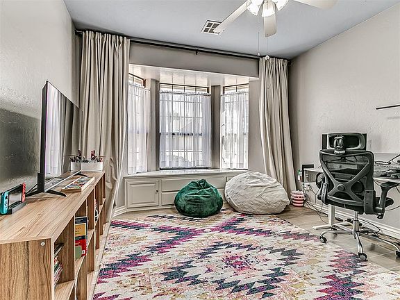 4th image of 2601 Ashebriar Ln