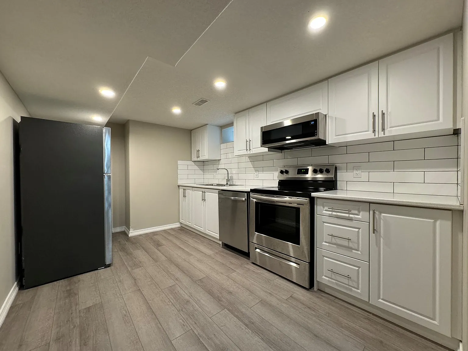 361 Parkvale Drive Kitchener — Photo 2