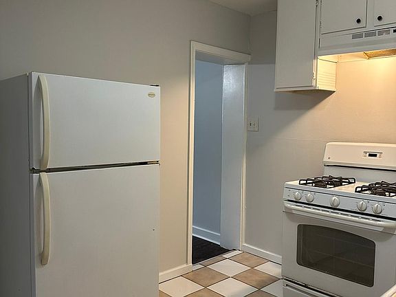 2nd image of 107 Stroud St