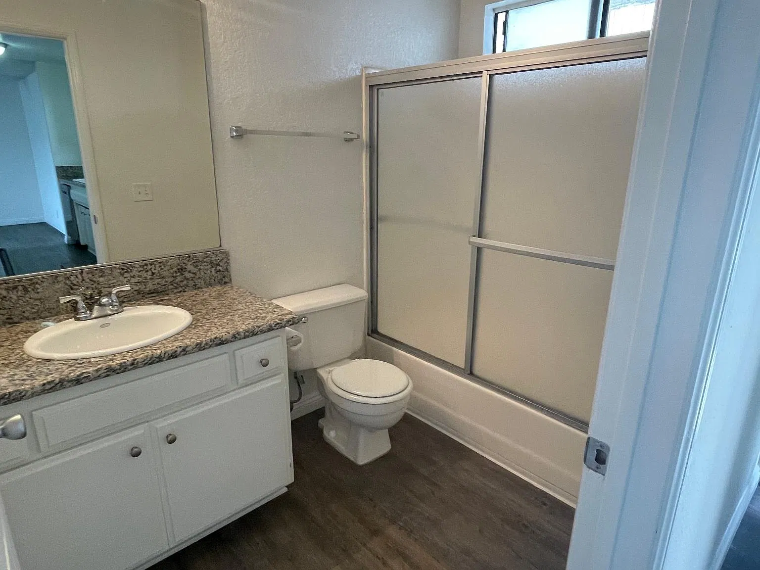 3 bed, 1225 sqft, $3,750 — Photo 4