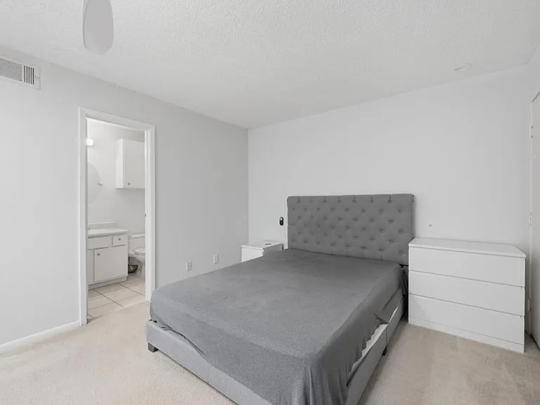10855 Meadowglen Ln #823 — Photo 9